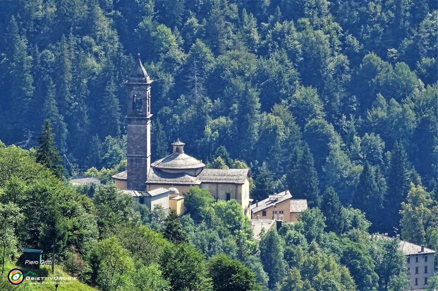 64 Zoom verso la Chiesa di Piazzatorre.JPG